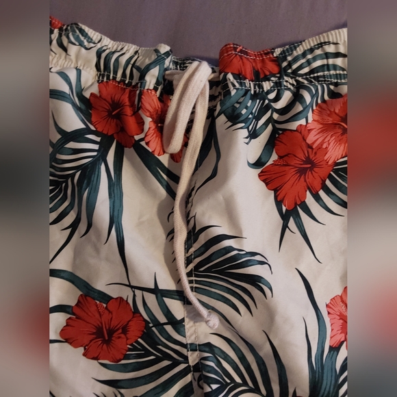 H&M Swim Shorts, Men's size Medium Floral Print H&M Swim Shorts - Picture 4 of 6